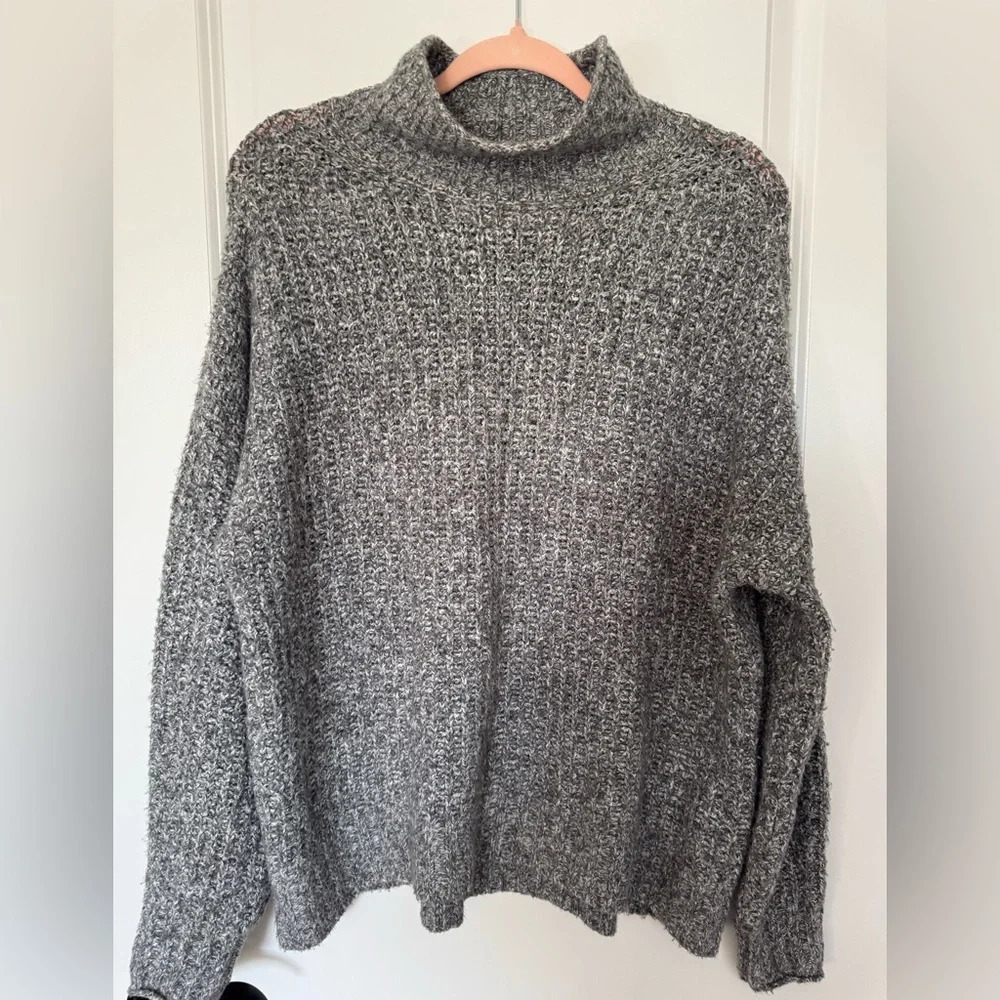 American Eagle Women’s Gray Turtleneck Small Sweater